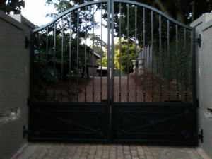 599690_235551046547693_249640534_n